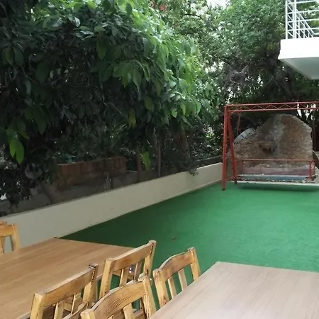 Hakan Aile בית הארחה 2*